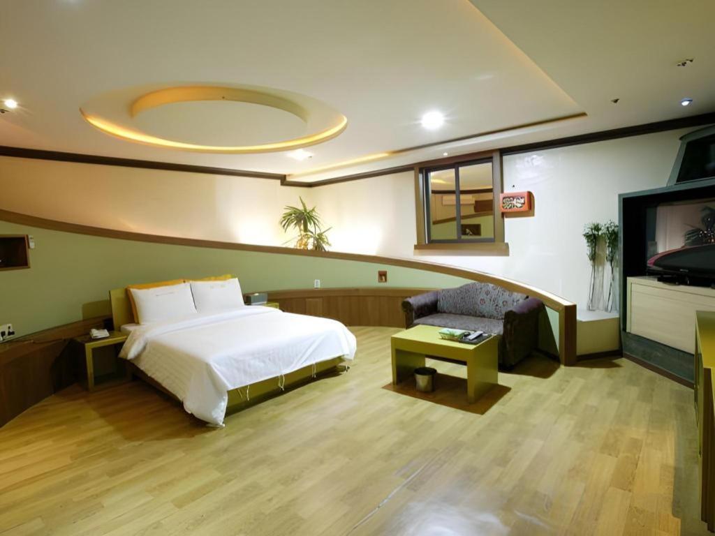 Hotel Head-One Uijeongbu Bagian luar foto
