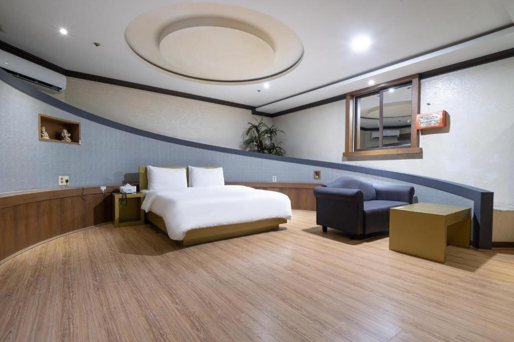 Hotel Head-One Uijeongbu Bagian luar foto