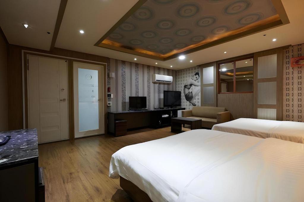 Hotel Head-One Uijeongbu Bagian luar foto