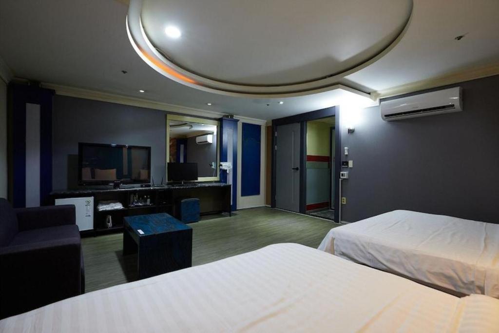 Hotel Head-One Uijeongbu Bagian luar foto