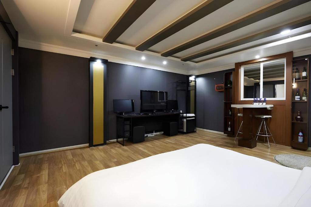 Hotel Head-One Uijeongbu Bagian luar foto