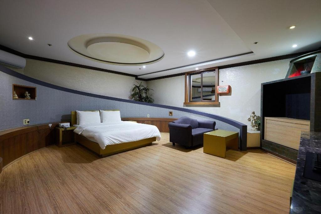 Hotel Head-One Uijeongbu Bagian luar foto