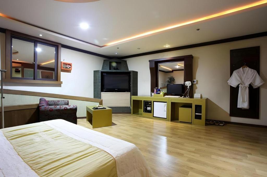 Hotel Head-One Uijeongbu Bagian luar foto
