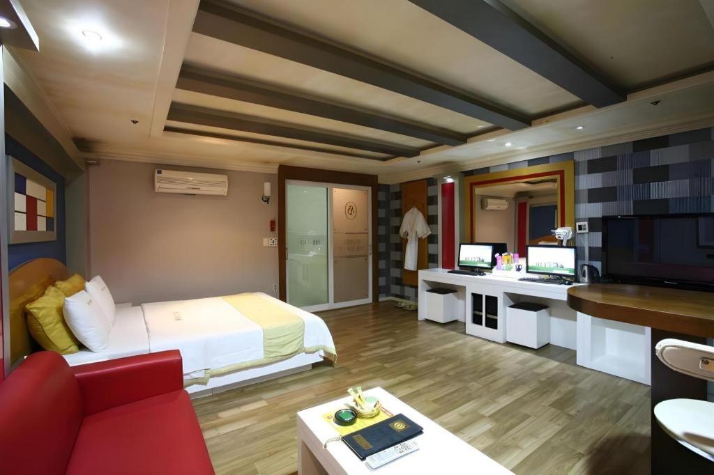 Hotel Head-One Uijeongbu Bagian luar foto
