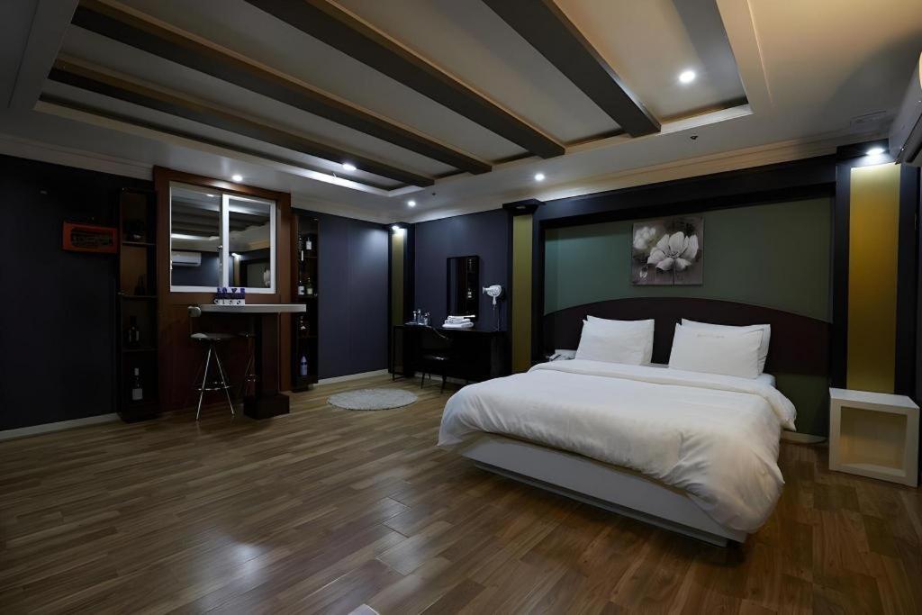 Hotel Head-One Uijeongbu Bagian luar foto